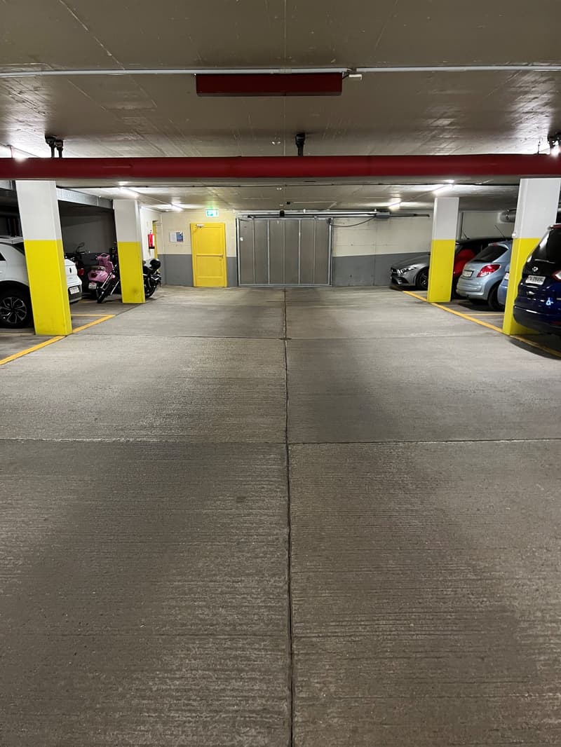 Elektro-Parkplätze zu vermieten (2)