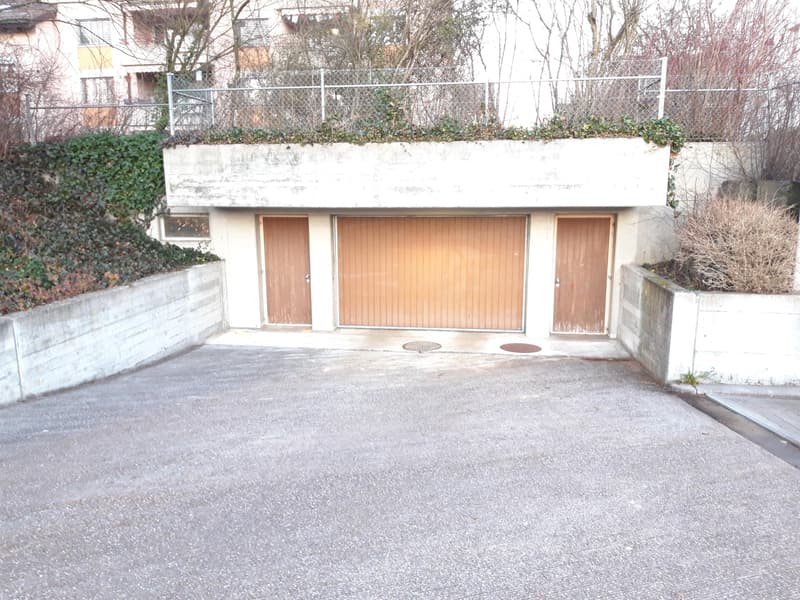 Einstellplätze in Schwerzenbach zu vermieten (3)