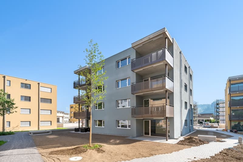 Einstellhallenplatz zu vermieten! (1)