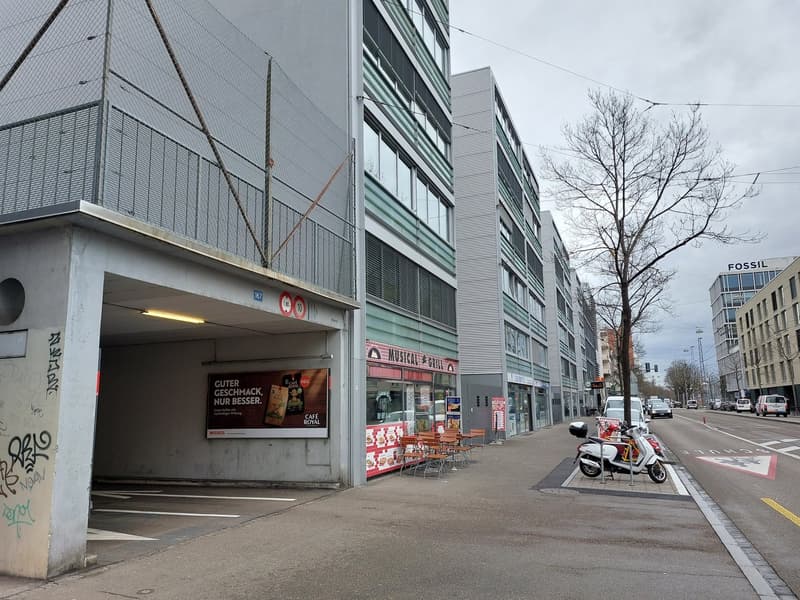 Motorradplätze am Riehenring zu vermieten (1)