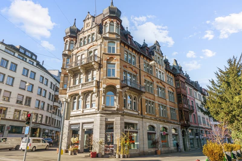 Charaktervolle Räumlichkeiten an zentraler Lage (1)