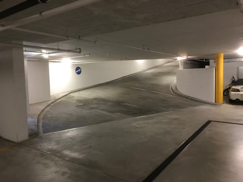 Einstellplätze in geschlossener Tiefgarage (3)