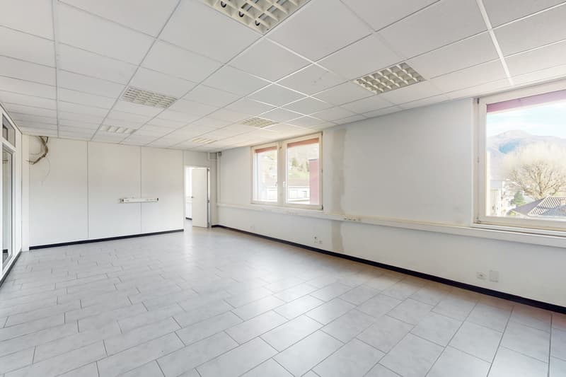 IL TUO LOCALE COMMERCIALE A RIVERA (2)