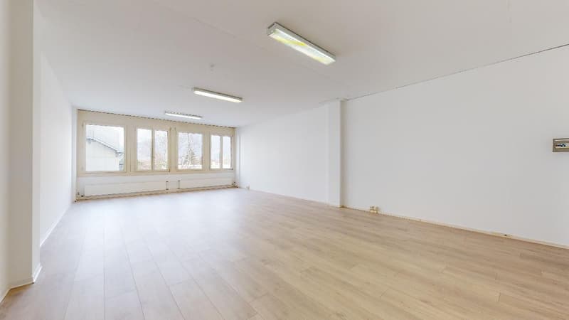 Ufficio luminoso e versatile di 68 m2 Quartino (1)