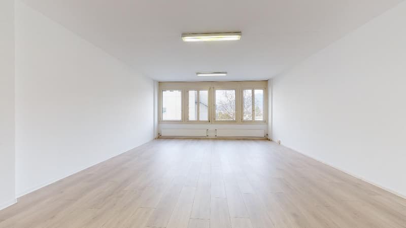 Ufficio luminoso e versatile di 68 m2 Quartino (5)