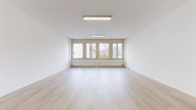 Ufficio luminoso e versatile di 68 m2 Quartino (2)
