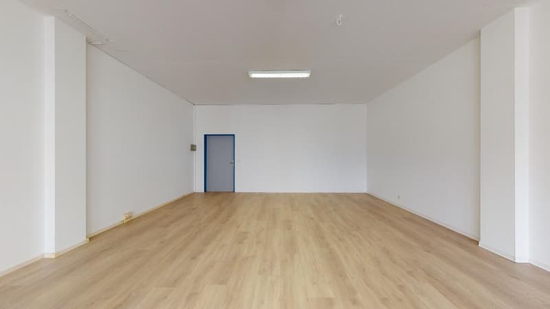 Ufficio luminoso e versatile di 68 m2 Quartino (6)
