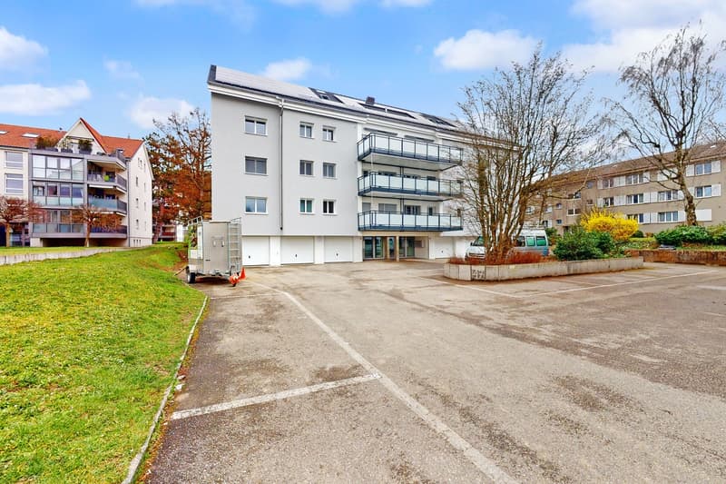 Motorradplätze im Zentrum von Oberwil zu vermieten! (1)