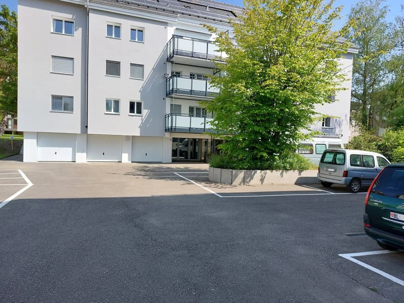 Parcheggi per motocicli nel centro di Oberwil in affitto! (2)