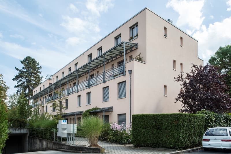 Einstellplatz an zentraler Lage in Riehen zu vermieten (1)