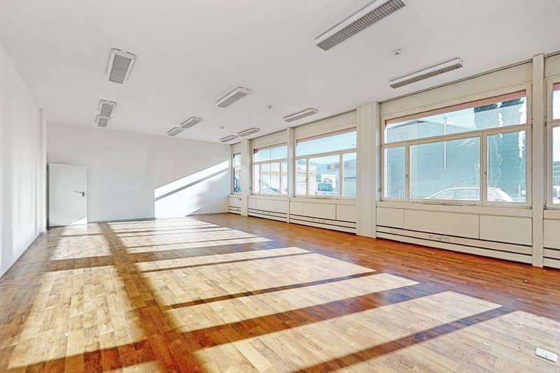 Spazio commerciale di 125m2 al pianterreno - ccessibilità strategica a Manno (3)