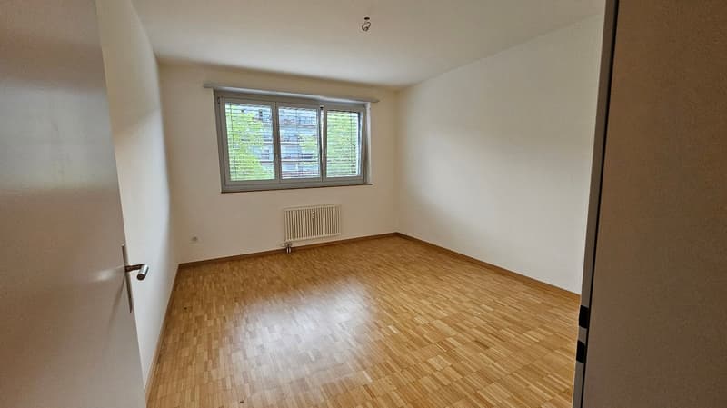 Felicità abitativa moderna con balcone (4)