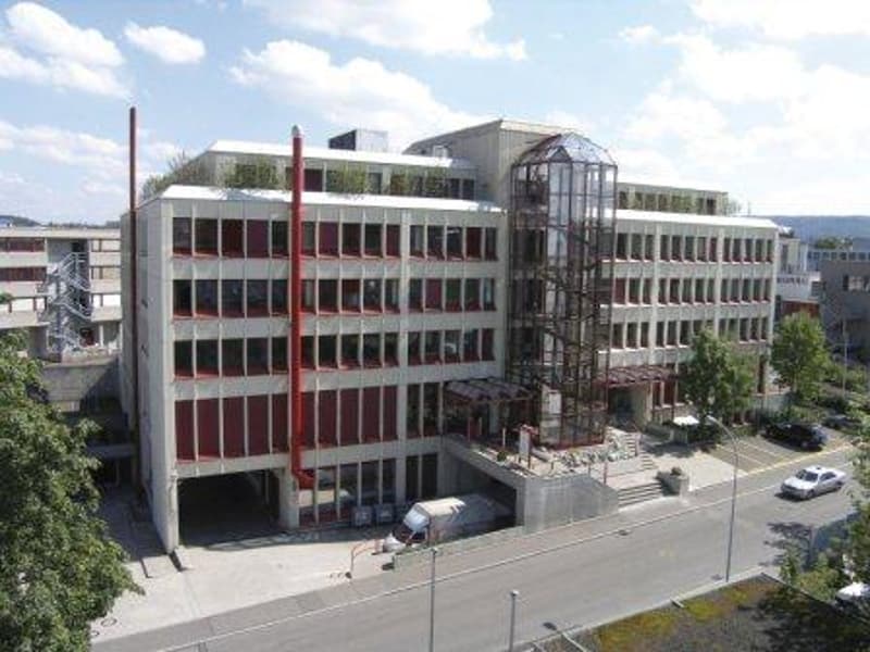 Bureaux et locaux commerciaux avantageux en termes d'impôts à proximité de l'aéroport (9)