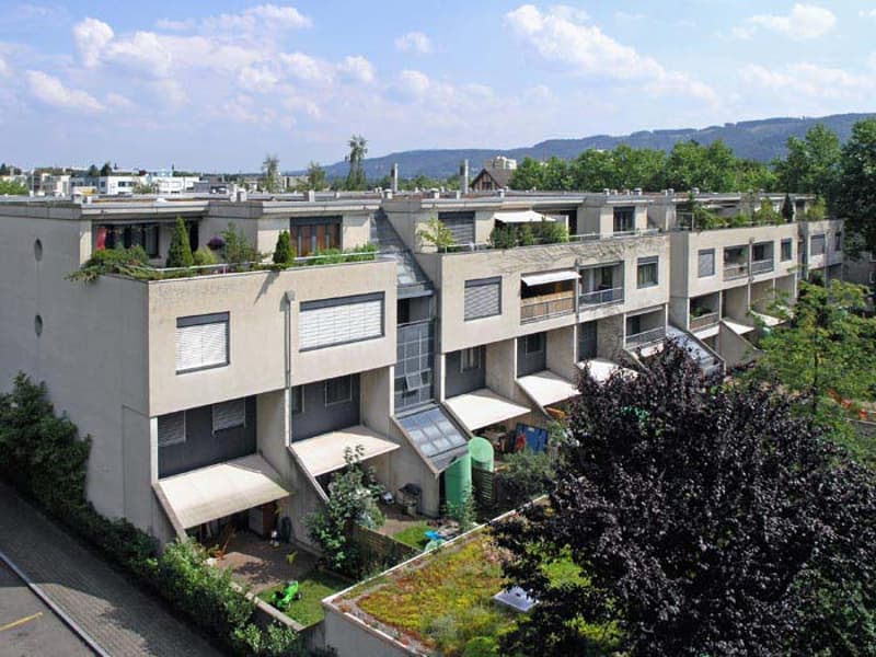 Gemütliche Wohnung in familienfreundlicher Überbauung (1)