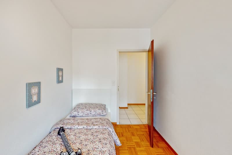 Una casa luminosa dove comfort e praticità si incontrano (7)
