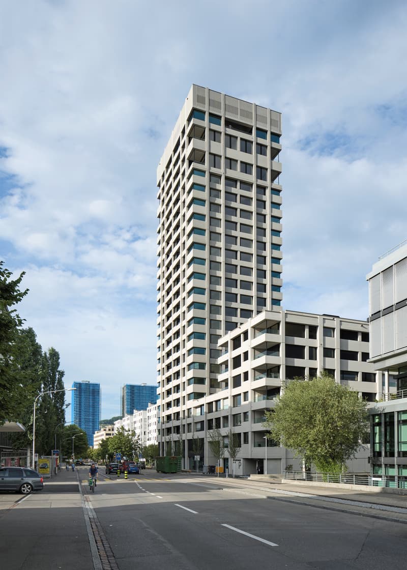 Wohnen im obersten Stock mit Sicht über Zürich (10)