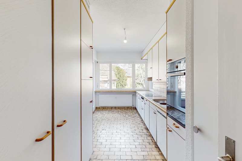 Grosszügige Wohnung an zentraler Lage (6)