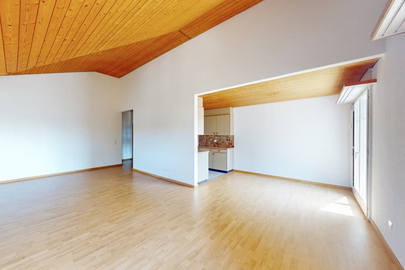 Dachwohnung mit geräumigen Grundriss! (2)