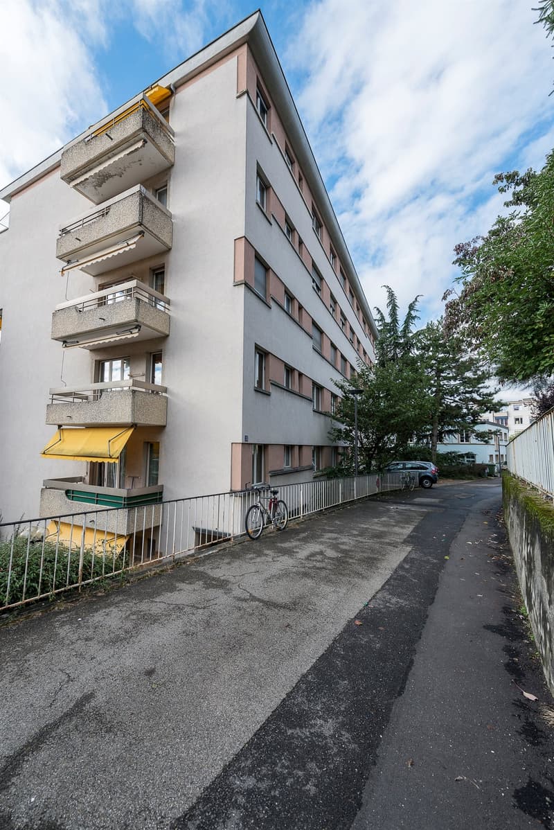 Places de parc intérieure à louer pour petite voiture (1)