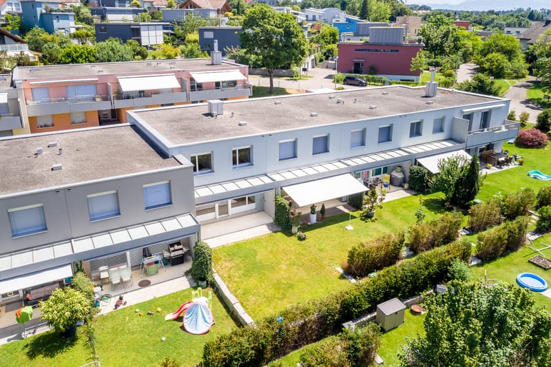 Gepflegte Überbauung (1)