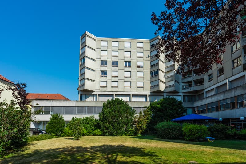 Einstellhallenplätze an zentraler Lage zu vermieten! (2)