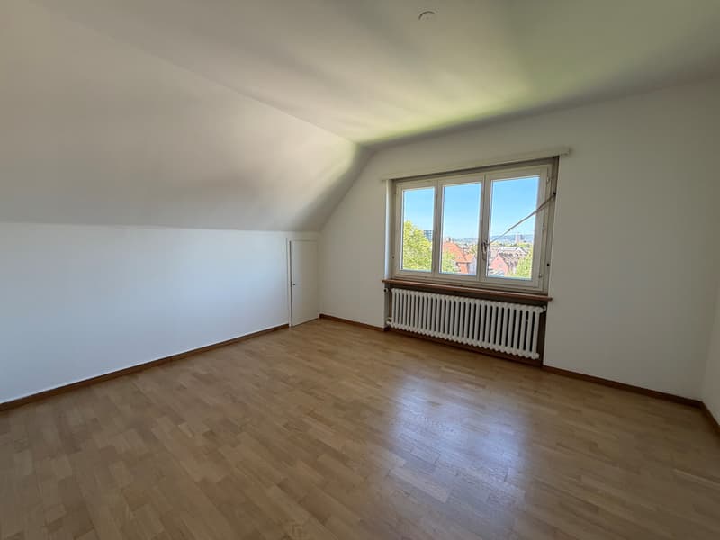 Zentrale und helle Wohnung in gepflegtem Quartier, befristet für 1 Jahr. (6)