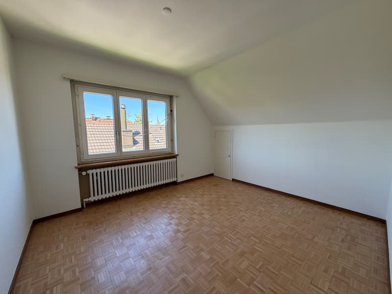 Zentrale und helle Wohnung in gepflegtem Quartier, befristet für 1 Jahr. (4)