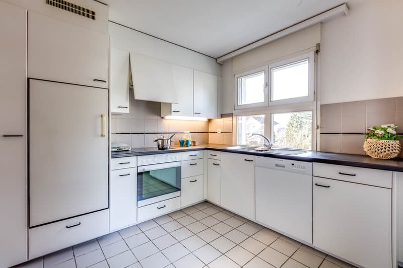 Grosszügige Wohnung mit zwei Balkonen in idealer Lage! (3)