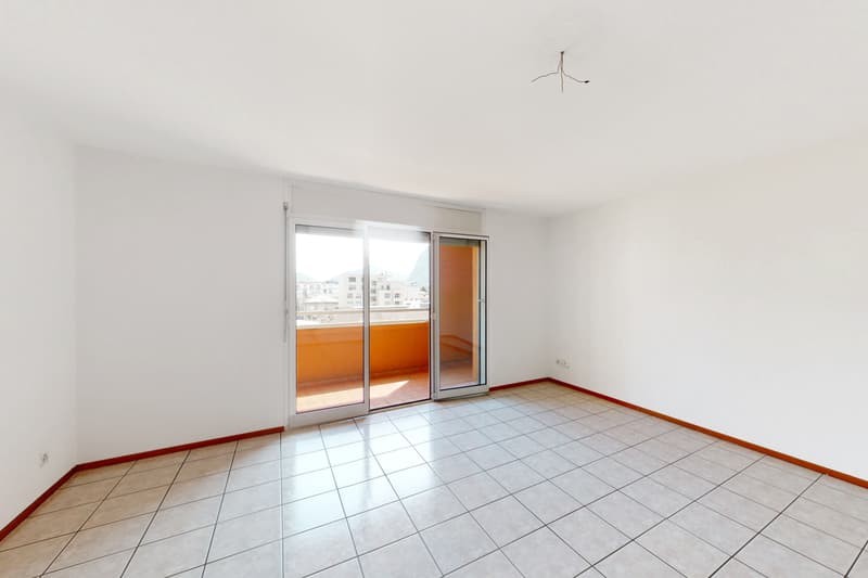 Ultimo piano con terrazza e vista aperta nel cuore di Viganello (4)
