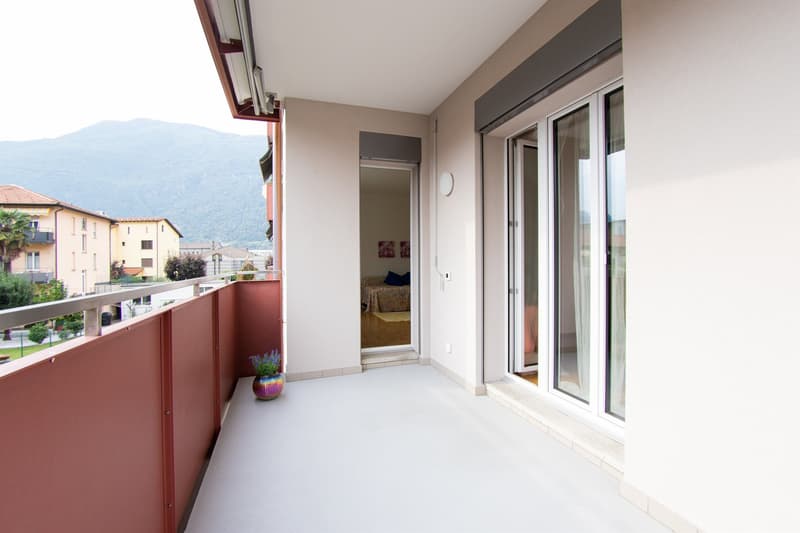Elegante, luminoso e rinnovato con vista castelli (5)