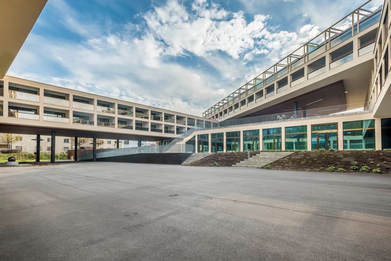 Moderne Wohnung an bester Lage in Uster (2)