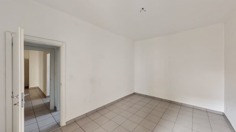 Luminoso in posizione strategica a Molino Nuovo (6)