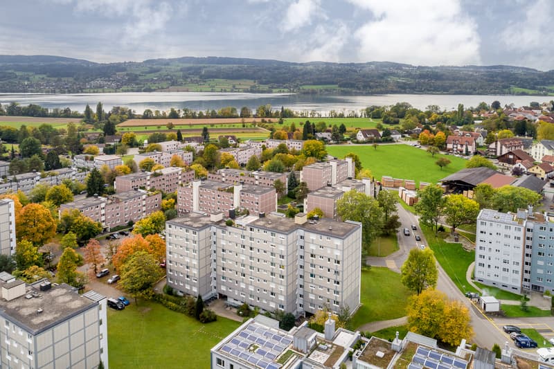 Familienfreundliche Überbauung im Grünen (1)
