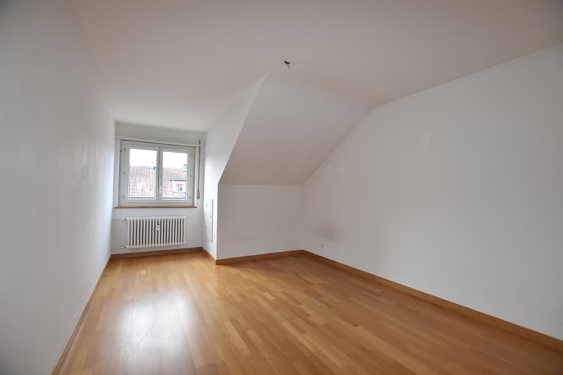 "heimelige" Dach-Wohnung an zentraler Lage (4)