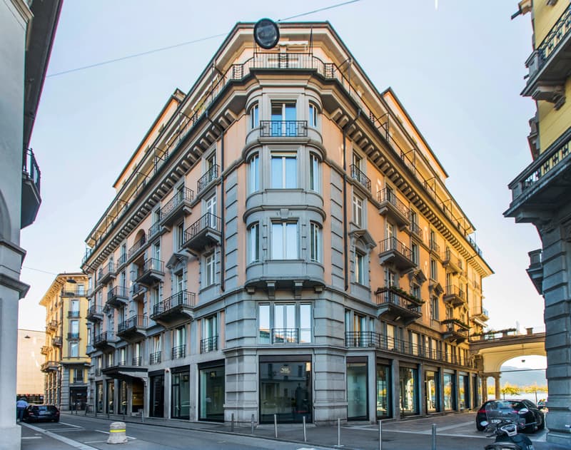 Ufficio di charme appena rinnovato al Palazzo Gargantini (1)