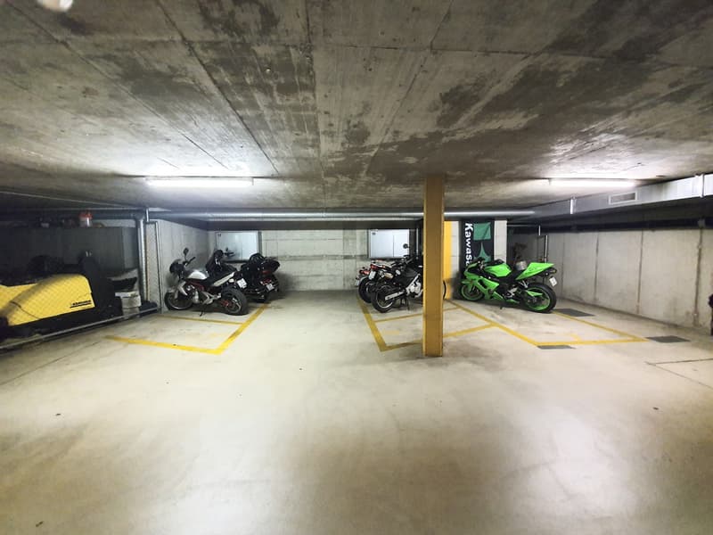 Motorradeinstellplätze an zentraler Lage zu vermieten (2)