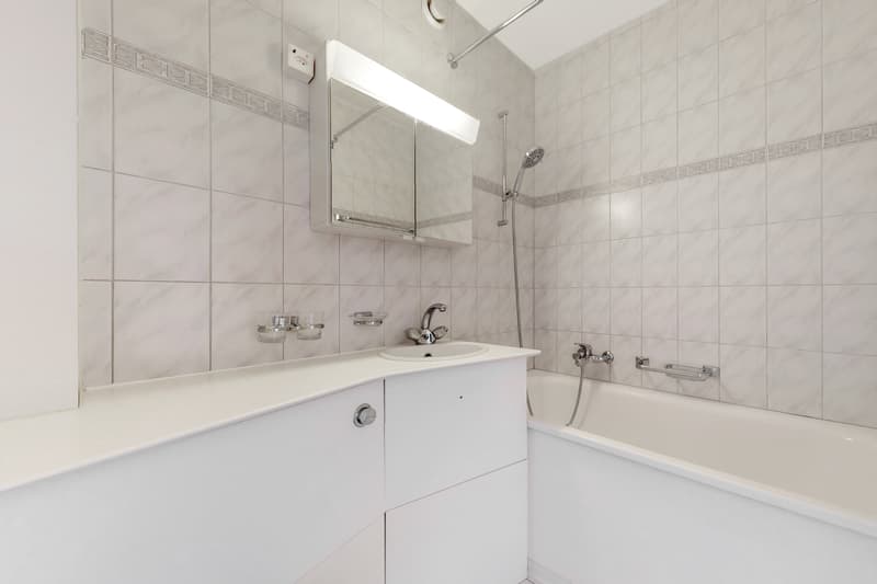 Idéalement situé dans un immeuble convivia l! (6)