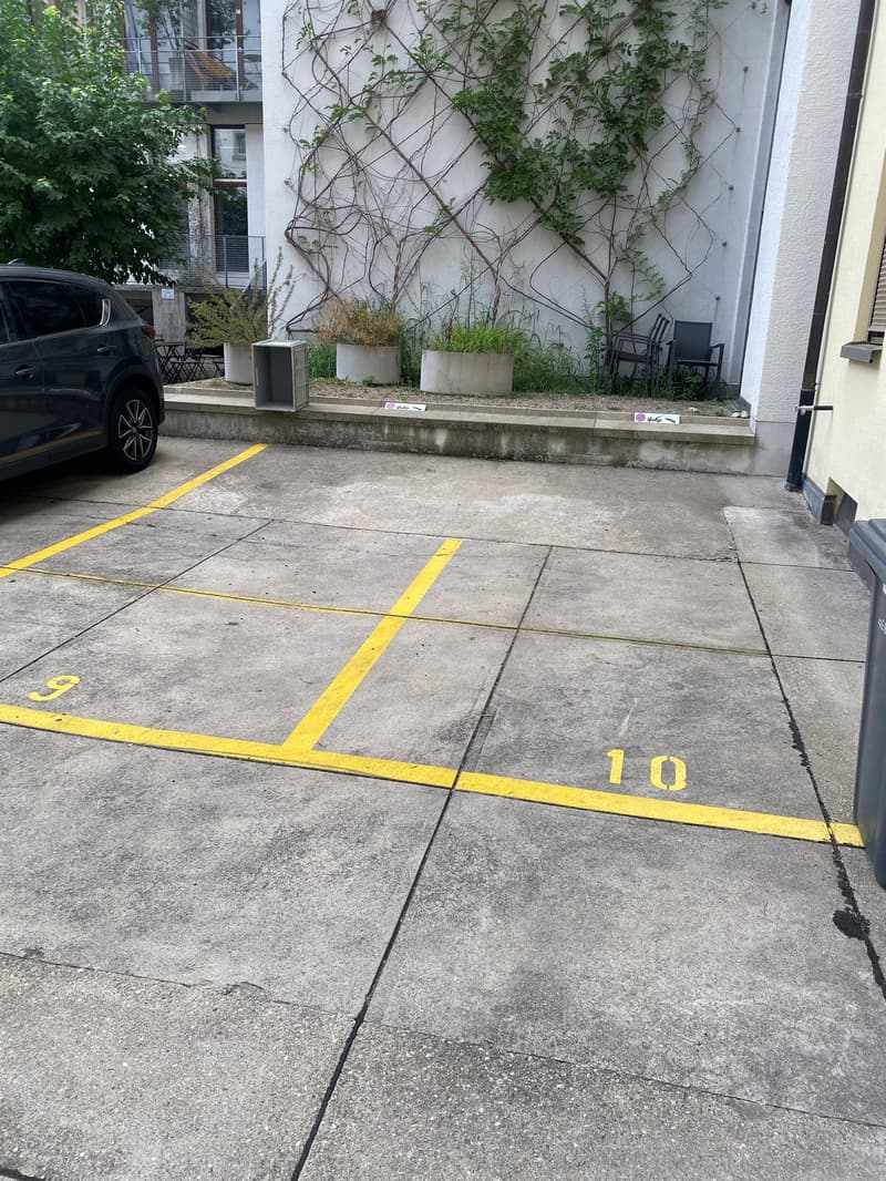 Abstellplatz im Kreis 4 zu Vermieten! (2)