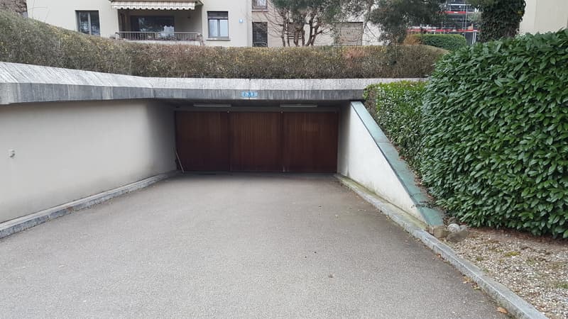 Schützender Garagenparkplatz für Ihr Auto gesucht? (2)
