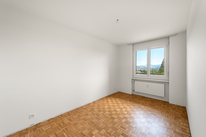 Modernes Wohnen mit Ausblick - sanierte 3.5-Zimmer-Maisonette. (9)