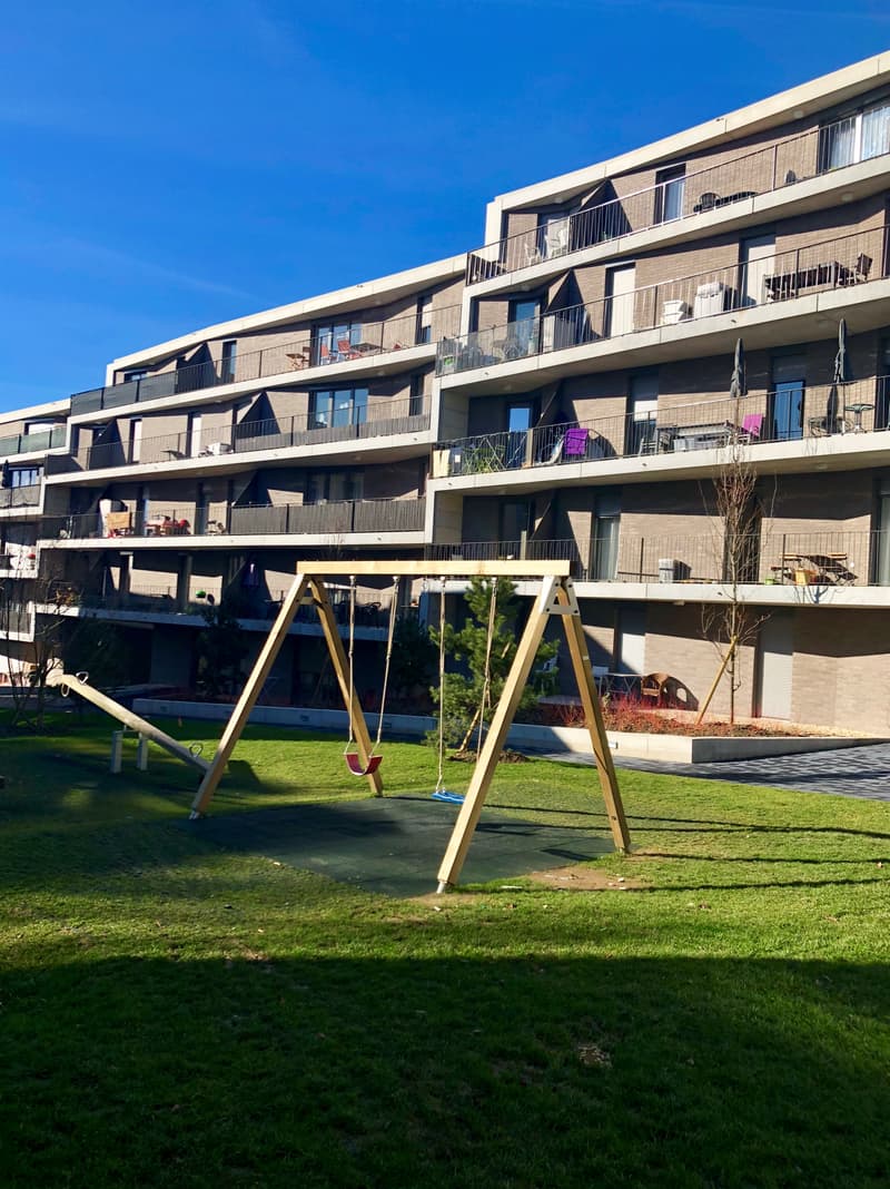 Dans un immeuble contemporain (2)
