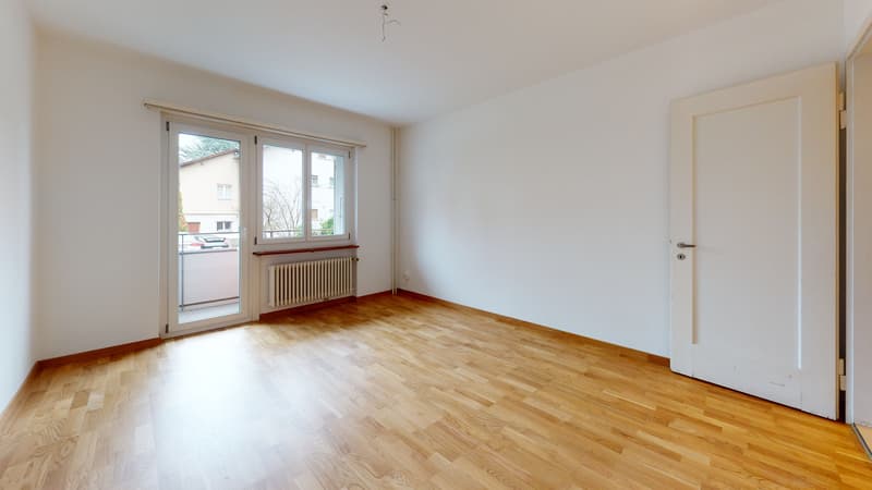 Der Bahnhof gleich um die Ecke - innert sieben Minuten zu Fuss erreichbar (1)