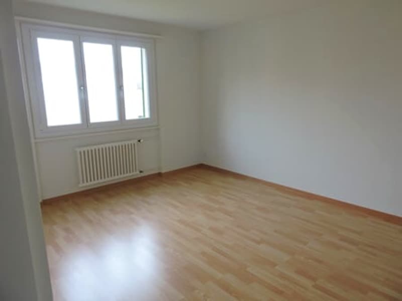 Helle 4-Zimmer-Wohnung mit Balkon an zentraler Lage in Emmenbrücke (4)