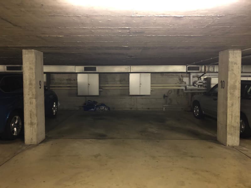 Suchen Sie einen Einstellhallenplatz für Ihr Auto? (2)