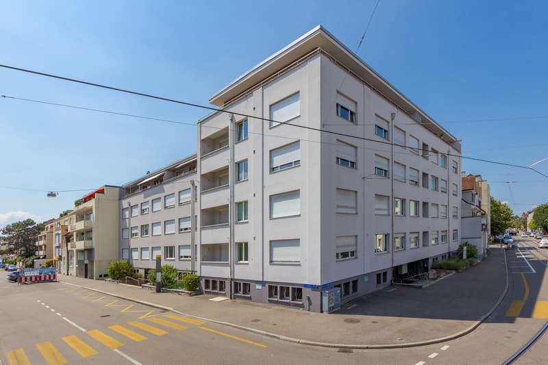 Am neu gestalteten Karl Barth-Platz (1)