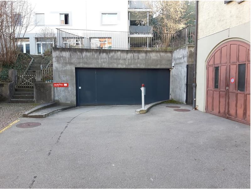 Einstellplatz im Zentrum von Wollishofen zu vermieten (3)