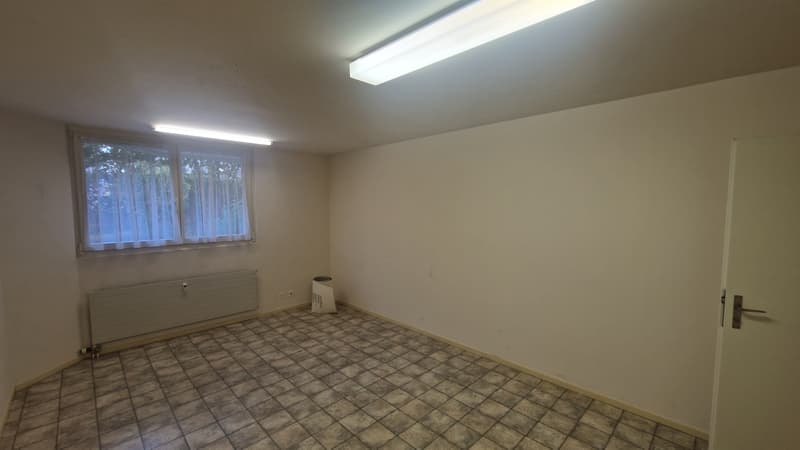 Bastelraum an ruhiger Lage (2)