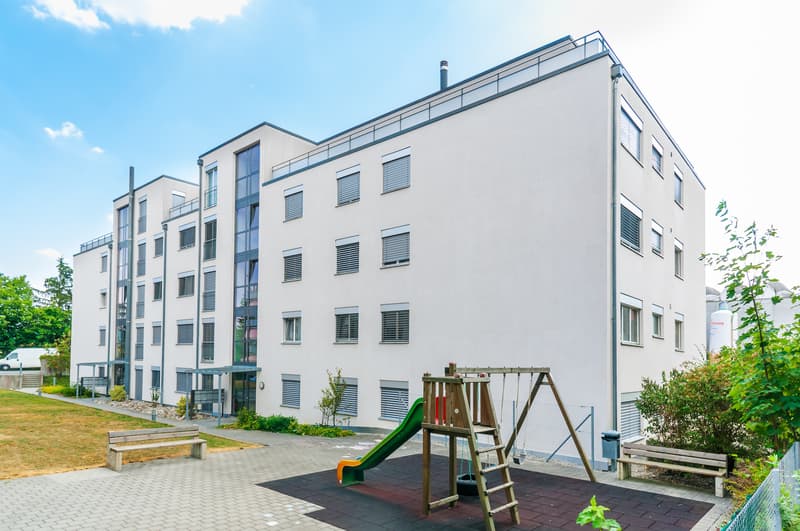 Grosszügige und moderne Familienwohnung in Niederhasli (1)