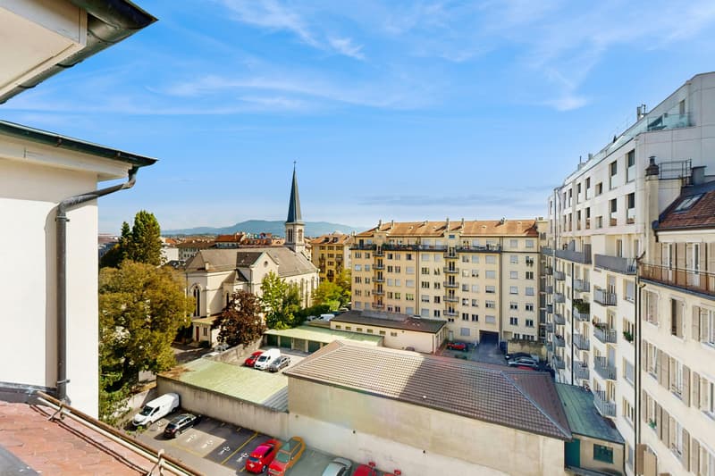 Logement rénové, traversant et occupant tout le dernier étage (1)
