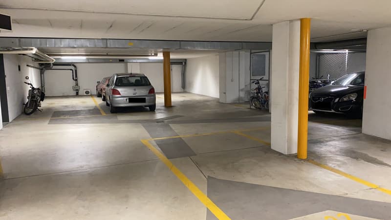Einstellplatz an der Schaffhauserstrasse 11 zu vermieten (3)